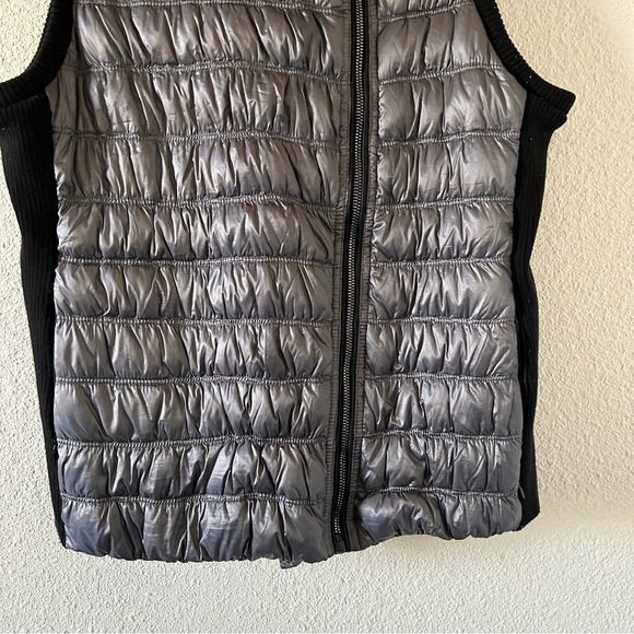 Calvin Klein Women’s Performance Premium Down Vest Medium Gray Metallic Sporty - Picture 2 of 16